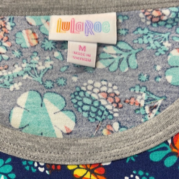 LuLaRoe New Medium Blue Floral Randy Shirt NWT - Picture 2 of 8